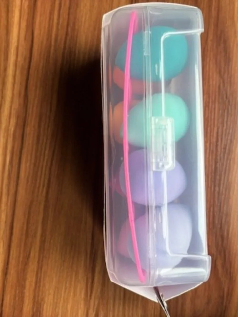 New Betsey Johnson Ultra Soft Beauty Sponges With Reusable Storage Container 8pk